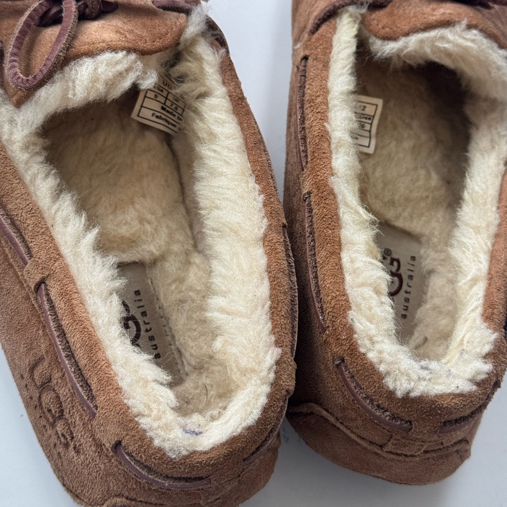 UGG Dakota Slippers Shearling Moccasin 5612 Suede Chestnut Tan Women’s Size 9 - Picture 7 of 9
